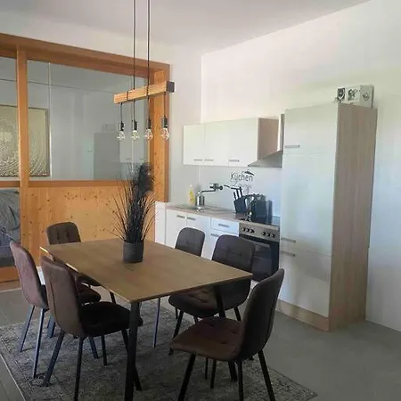 Seenahes Haus Mit Hot Tub * Krumpendorf