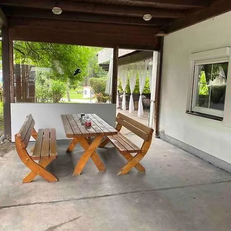 Seenahes Haus Mit Hot Tub Krumpendorf