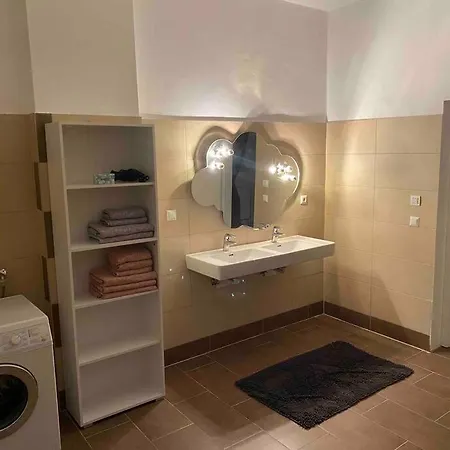 Seenahes Haus Mit Hot Tub Holiday home Krumpendorf