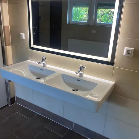 Seenahes Haus Mit Hot Tub *