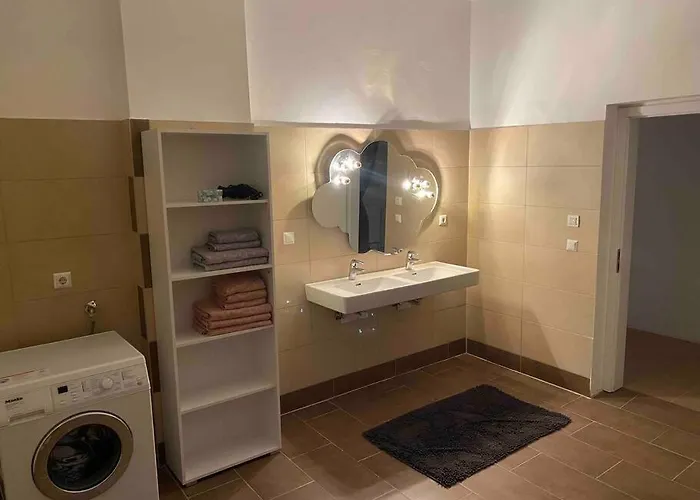 Seenahes Haus Mit Hot Tub Ferienhaus Krumpendorf