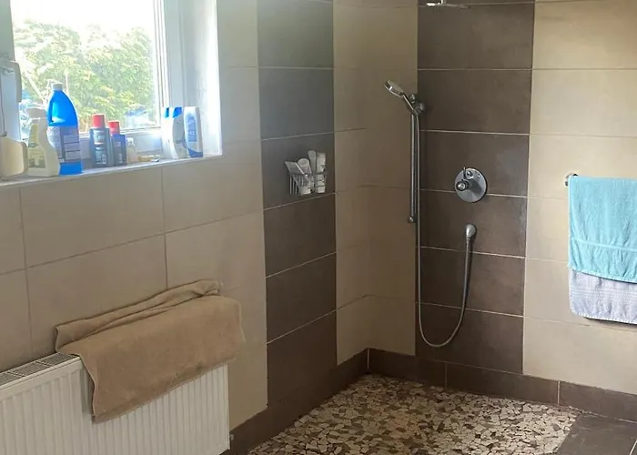 Dom wakacyjny Seenahes Haus Mit Hot Tub Krumpendorf